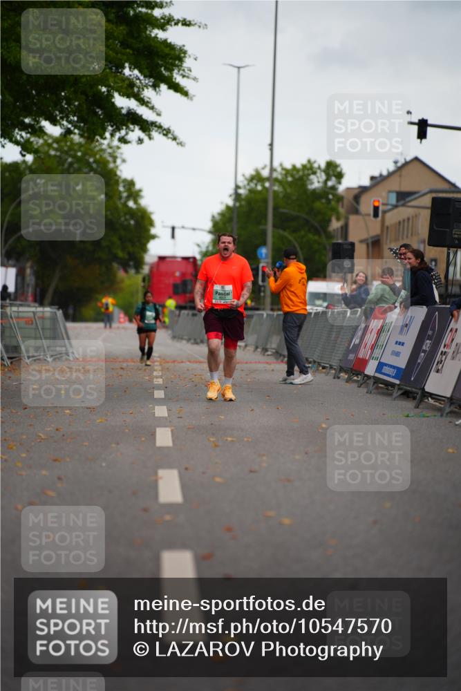 20.09.2026 - PSD Bank Halbmarathon LAZAROV Photography http://msf.ph/oto/10547570 20.09.2026 13:14:09 Ziel 4017 meine-sportfotos.de