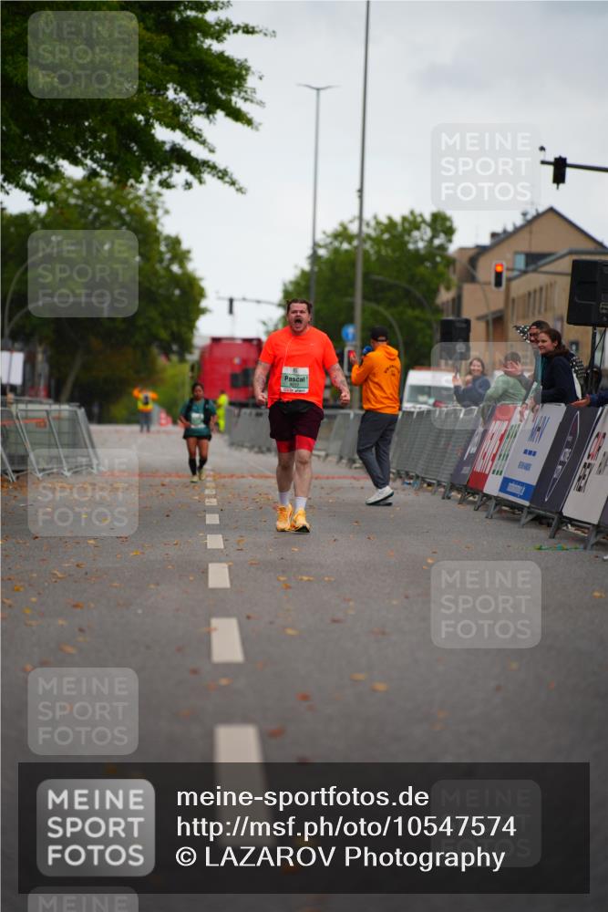 20.09.2026 - PSD Bank Halbmarathon LAZAROV Photography http://msf.ph/oto/10547574 20.09.2026 13:14:09 Ziel 4017 meine-sportfotos.de