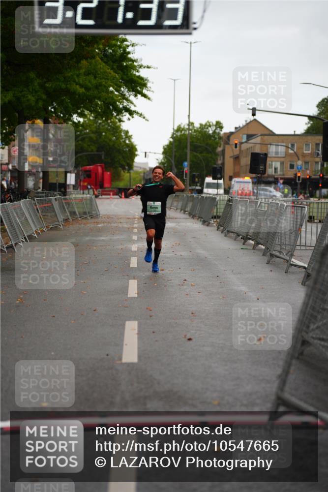 20.09.2026 - PSD Bank Halbmarathon LAZAROV Photography http://msf.ph/oto/10547665 20.09.2026 13:21:33 Ziel  meine-sportfotos.de