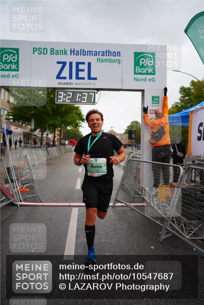 20.09.2026 - PSD Bank Halbmarathon LAZAROV Photography http://msf.ph/oto/10547687 20.09.2026 13:21:37 Ziel  meine-sportfotos.de