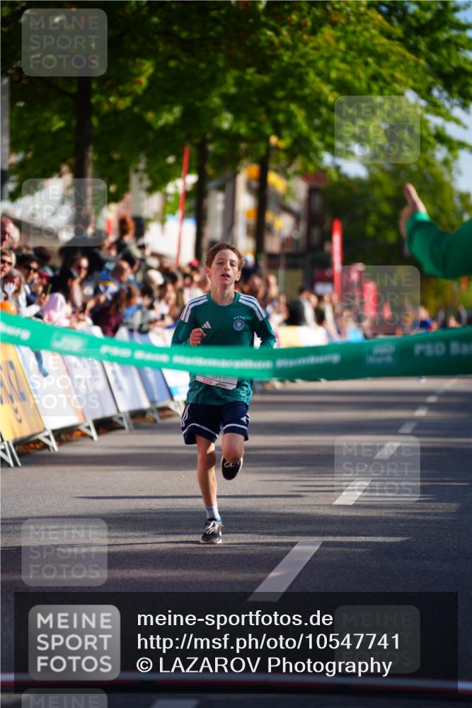 20.09.2026 - PSD Bank Halbmarathon LAZAROV Photography http://msf.ph/oto/10547741 20.09.2026 10:27:22 Ziel 371 meine-sportfotos.de