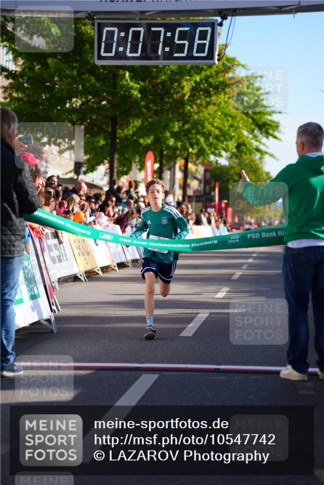 20.09.2026 - PSD Bank Halbmarathon LAZAROV Photography http://msf.ph/oto/10547742 20.09.2026 10:27:22 Ziel 371 meine-sportfotos.de