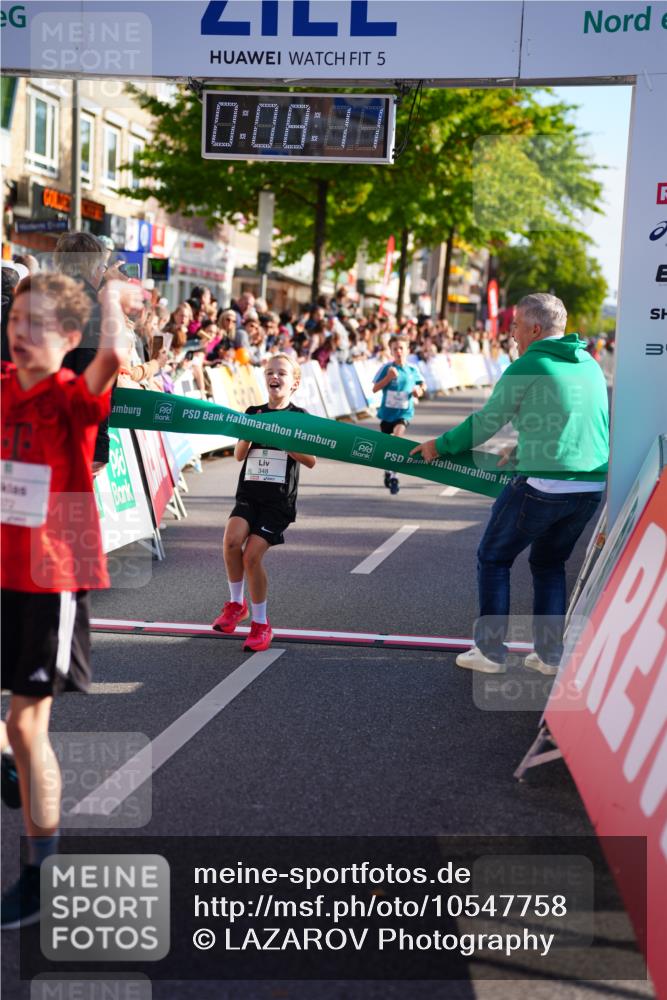 20.09.2026 - PSD Bank Halbmarathon LAZAROV Photography http://msf.ph/oto/10547758 20.09.2026 10:27:35 Ziel 101, 201, 348, 372 meine-sportfotos.de