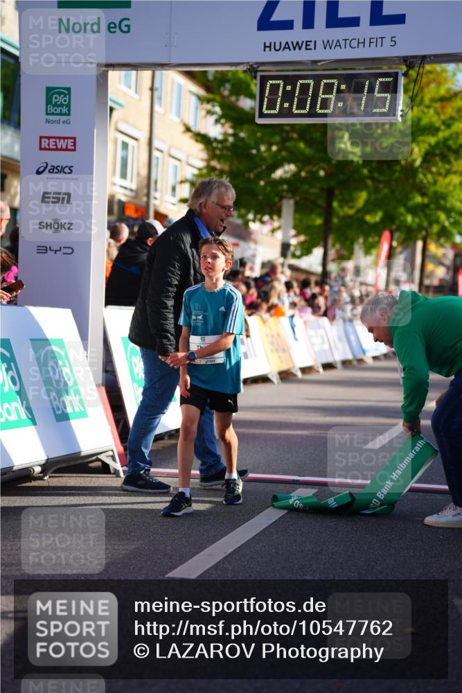 20.09.2026 - PSD Bank Halbmarathon LAZAROV Photography http://msf.ph/oto/10547762 20.09.2026 10:27:39 Ziel 101, 201, 348, 372 meine-sportfotos.de