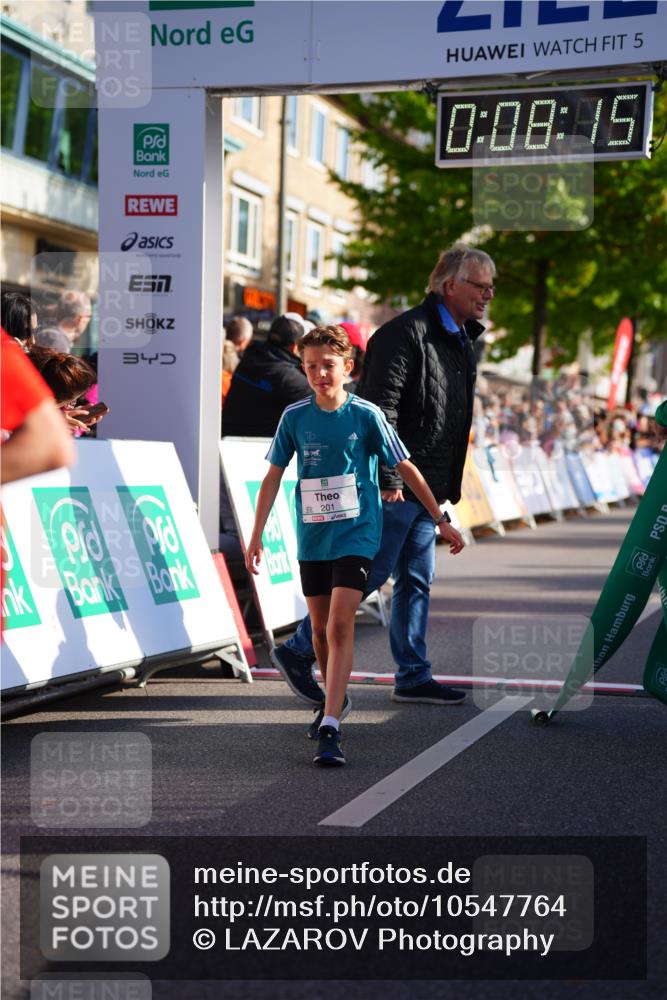 20.09.2026 - PSD Bank Halbmarathon LAZAROV Photography http://msf.ph/oto/10547764 20.09.2026 10:27:39 Ziel 101, 201, 348, 372 meine-sportfotos.de