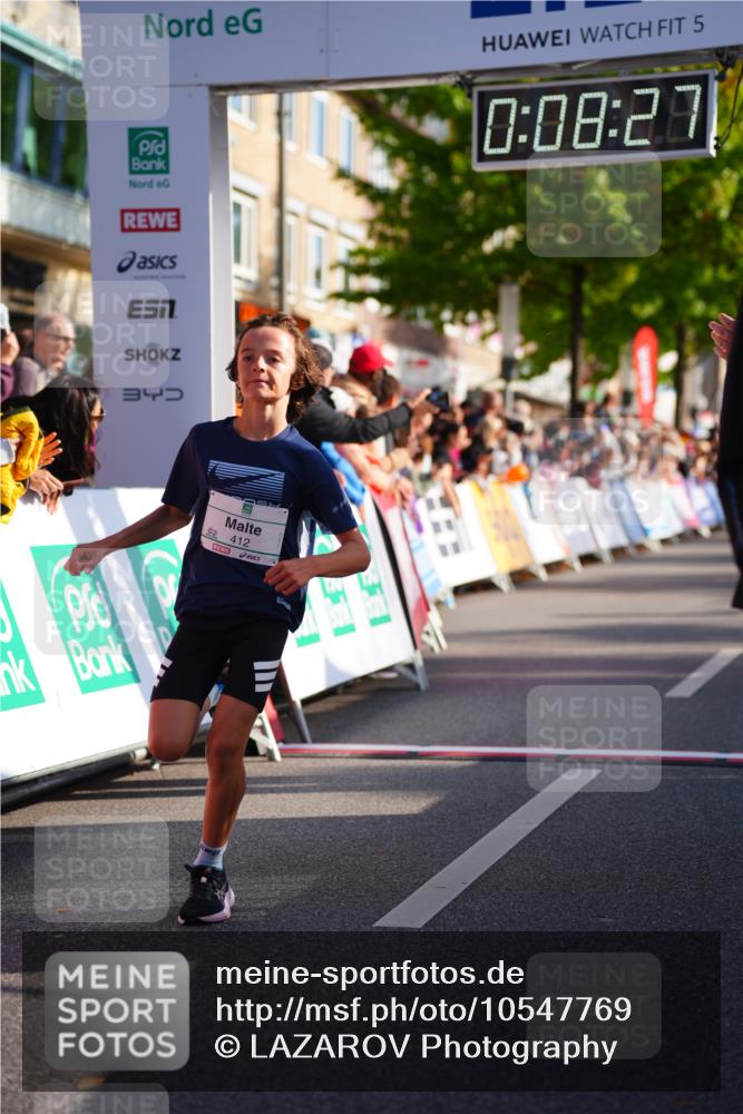 20.09.2026 - PSD Bank Halbmarathon LAZAROV Photography http://msf.ph/oto/10547769 20.09.2026 10:27:51 Ziel 345, 412 meine-sportfotos.de