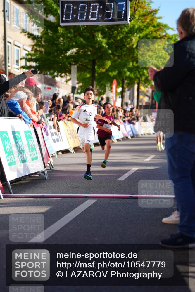 20.09.2026 - PSD Bank Halbmarathon LAZAROV Photography http://msf.ph/oto/10547779 20.09.2026 10:28:01 Ziel 216, 241, 345, 457 meine-sportfotos.de