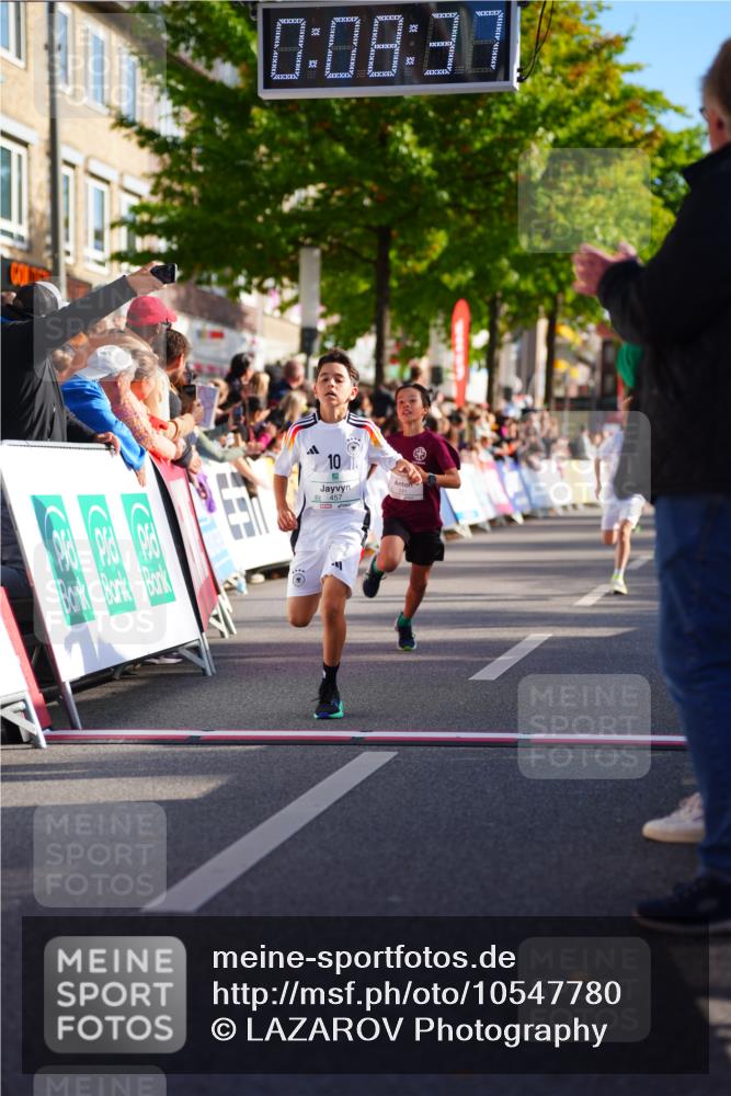20.09.2026 - PSD Bank Halbmarathon LAZAROV Photography http://msf.ph/oto/10547780 20.09.2026 10:28:01 Ziel 216, 241, 345, 457 meine-sportfotos.de