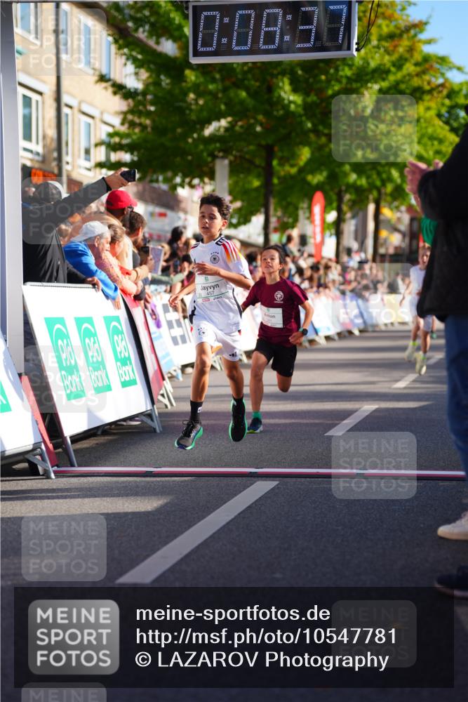 20.09.2026 - PSD Bank Halbmarathon LAZAROV Photography http://msf.ph/oto/10547781 20.09.2026 10:28:01 Ziel 216, 241, 345, 457 meine-sportfotos.de