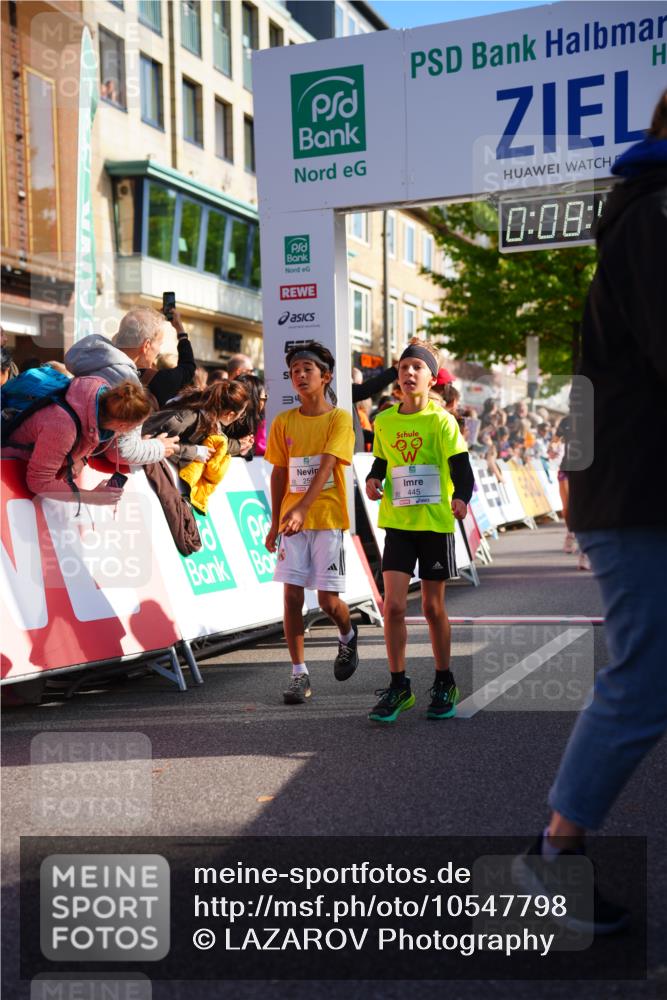 20.09.2026 - PSD Bank Halbmarathon LAZAROV Photography http://msf.ph/oto/10547798 20.09.2026 10:28:08 Ziel 130, 216, 241, 250, 271, 445, 457 meine-sportfotos.de