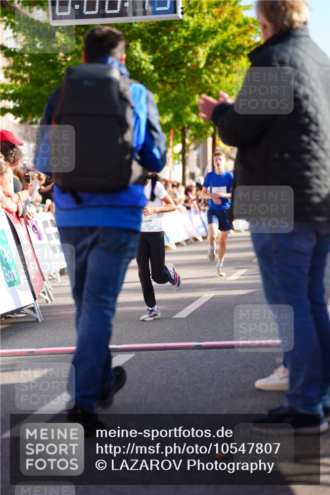 20.09.2026 - PSD Bank Halbmarathon LAZAROV Photography http://msf.ph/oto/10547807 20.09.2026 10:28:13 Ziel 123, 130, 250, 262, 271, 419, 445 meine-sportfotos.de