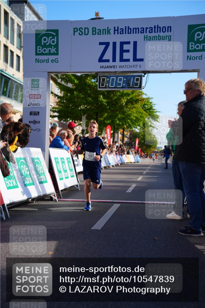 20.09.2026 - PSD Bank Halbmarathon LAZAROV Photography http://msf.ph/oto/10547839 20.09.2026 10:28:43 Ziel 111, 362 meine-sportfotos.de