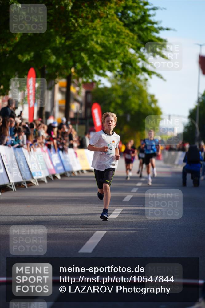 20.09.2026 - PSD Bank Halbmarathon LAZAROV Photography http://msf.ph/oto/10547844 20.09.2026 10:28:53 Ziel 354 meine-sportfotos.de