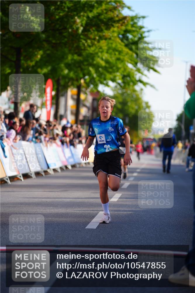 20.09.2026 - PSD Bank Halbmarathon LAZAROV Photography http://msf.ph/oto/10547855 20.09.2026 10:28:58 Ziel 211, 242, 258, 354 meine-sportfotos.de