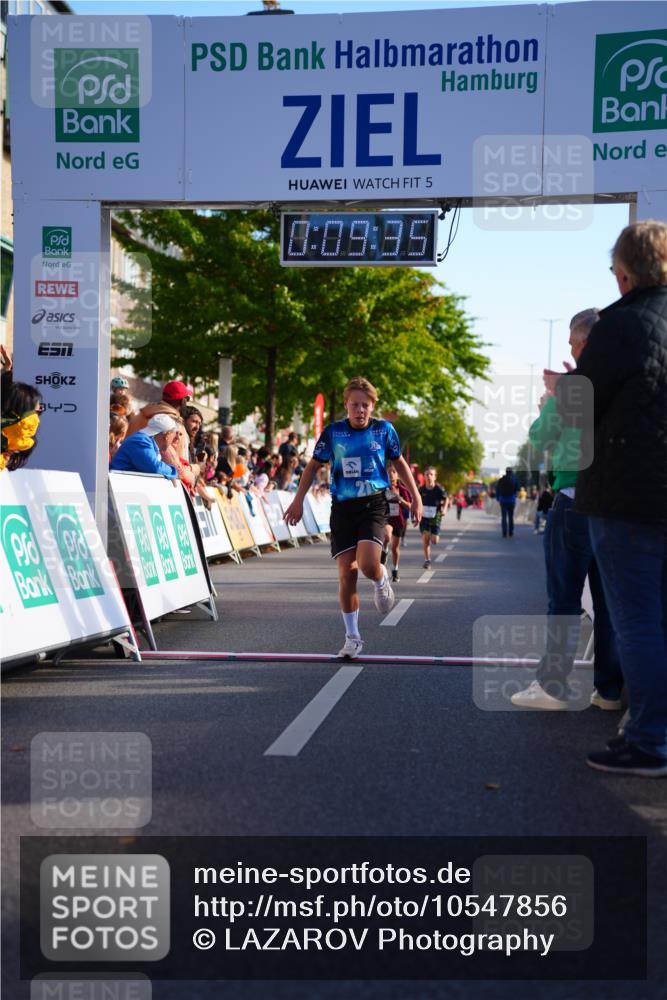 20.09.2026 - PSD Bank Halbmarathon LAZAROV Photography http://msf.ph/oto/10547856 20.09.2026 10:28:59 Ziel 211, 242, 258, 354 meine-sportfotos.de