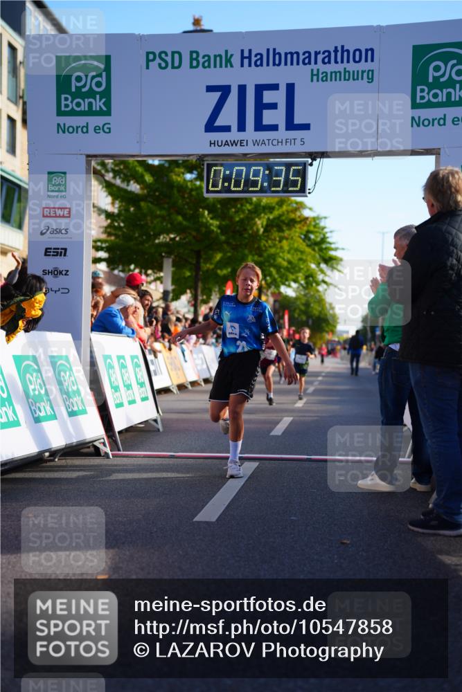 20.09.2026 - PSD Bank Halbmarathon LAZAROV Photography http://msf.ph/oto/10547858 20.09.2026 10:28:59 Ziel 211, 242, 258, 354 meine-sportfotos.de