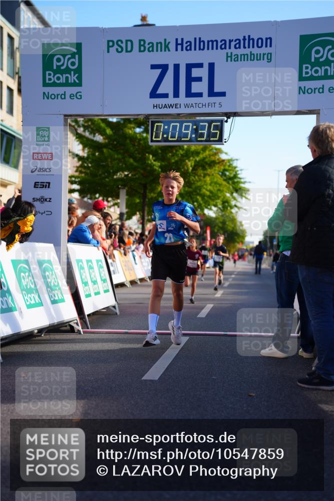 20.09.2026 - PSD Bank Halbmarathon LAZAROV Photography http://msf.ph/oto/10547859 20.09.2026 10:28:59 Ziel 211, 242, 258, 354 meine-sportfotos.de