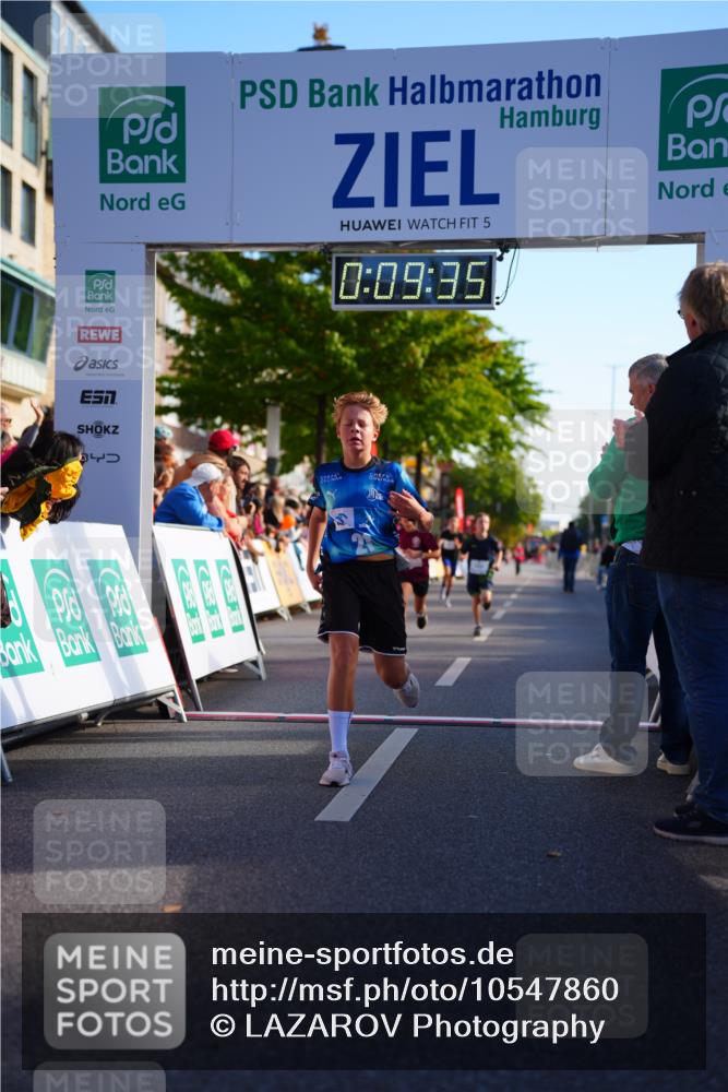 20.09.2026 - PSD Bank Halbmarathon LAZAROV Photography http://msf.ph/oto/10547860 20.09.2026 10:28:59 Ziel 211, 242, 258, 354 meine-sportfotos.de