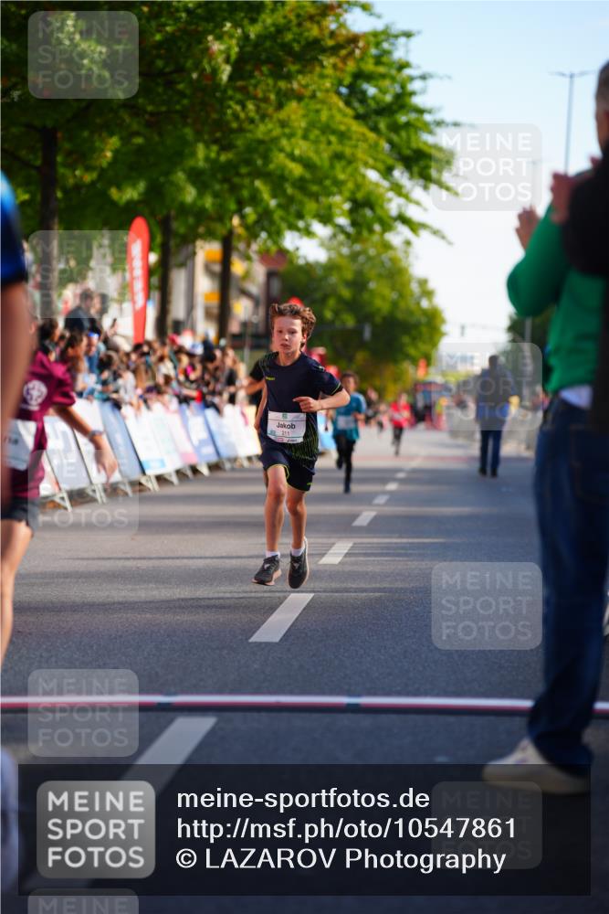 20.09.2026 - PSD Bank Halbmarathon LAZAROV Photography http://msf.ph/oto/10547861 20.09.2026 10:29:01 Ziel 206, 211, 242, 258, 301, 354 meine-sportfotos.de