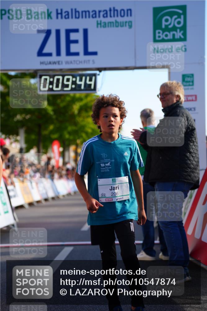 20.09.2026 - PSD Bank Halbmarathon LAZAROV Photography http://msf.ph/oto/10547874 20.09.2026 10:29:08 Ziel 206, 211, 242, 301 meine-sportfotos.de