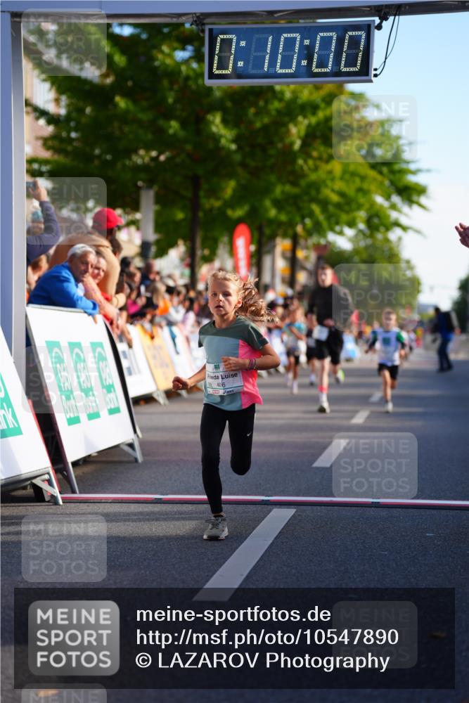 20.09.2026 - PSD Bank Halbmarathon LAZAROV Photography http://msf.ph/oto/10547890 20.09.2026 10:29:24 Ziel 137, 181, 377, 406 meine-sportfotos.de