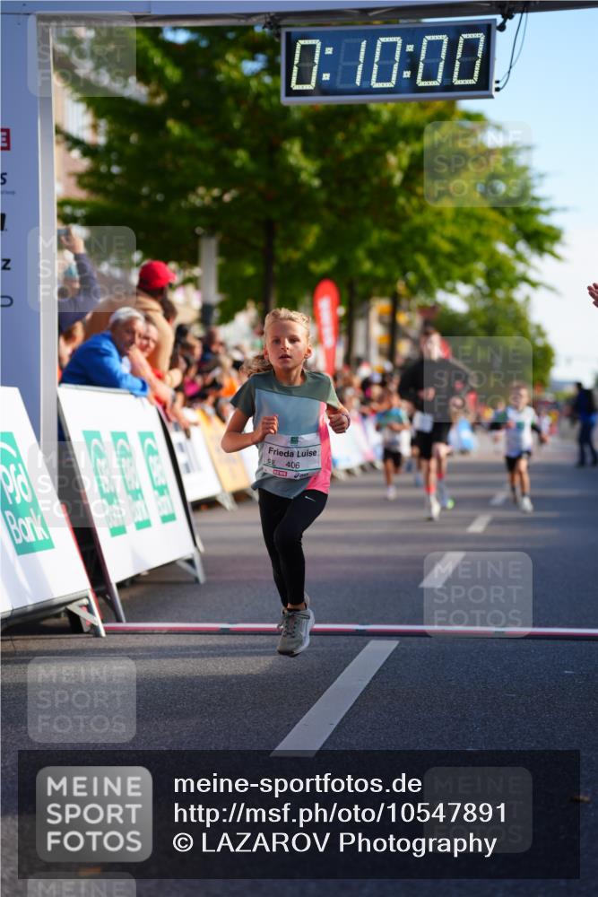 20.09.2026 - PSD Bank Halbmarathon LAZAROV Photography http://msf.ph/oto/10547891 20.09.2026 10:29:24 Ziel 137, 181, 377, 406 meine-sportfotos.de