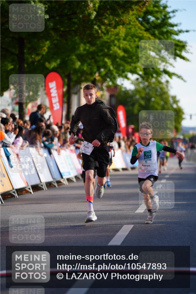 20.09.2026 - PSD Bank Halbmarathon LAZAROV Photography http://msf.ph/oto/10547893 20.09.2026 10:29:25 Ziel 137, 181, 228, 377, 406 meine-sportfotos.de