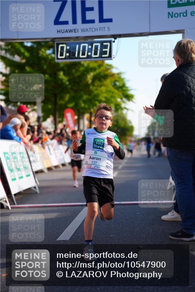20.09.2026 - PSD Bank Halbmarathon LAZAROV Photography http://msf.ph/oto/10547900 20.09.2026 10:29:27 Ziel 137, 181, 228, 377, 406 meine-sportfotos.de