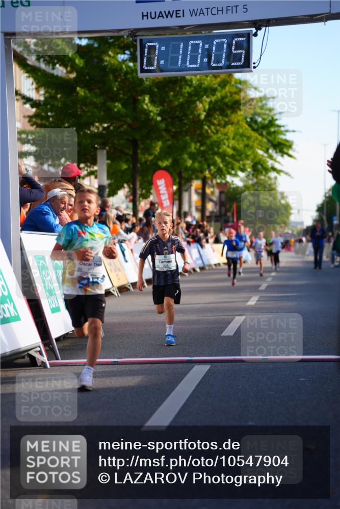 20.09.2026 - PSD Bank Halbmarathon LAZAROV Photography http://msf.ph/oto/10547904 20.09.2026 10:29:29 Ziel 102, 137, 181, 228, 377, 406 meine-sportfotos.de