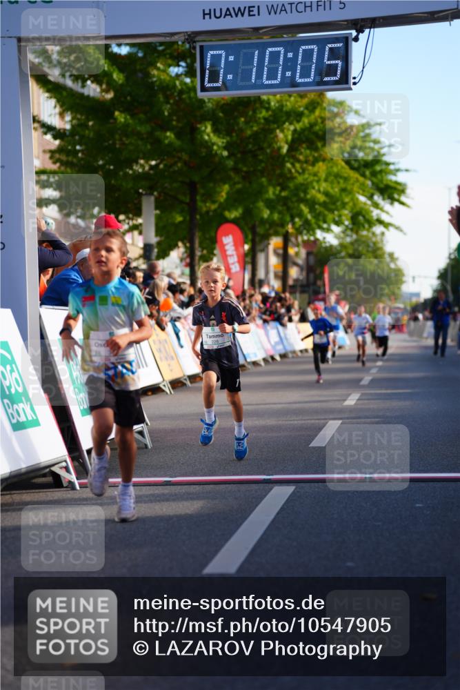 20.09.2026 - PSD Bank Halbmarathon LAZAROV Photography http://msf.ph/oto/10547905 20.09.2026 10:29:29 Ziel 102, 137, 181, 228, 377, 406 meine-sportfotos.de