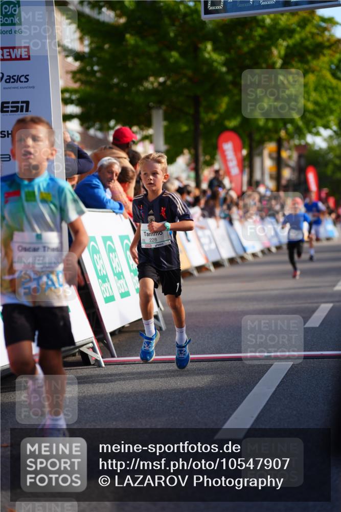 20.09.2026 - PSD Bank Halbmarathon LAZAROV Photography http://msf.ph/oto/10547907 20.09.2026 10:29:30 Ziel 102, 137, 140, 181, 228, 357, 377, 406 meine-sportfotos.de