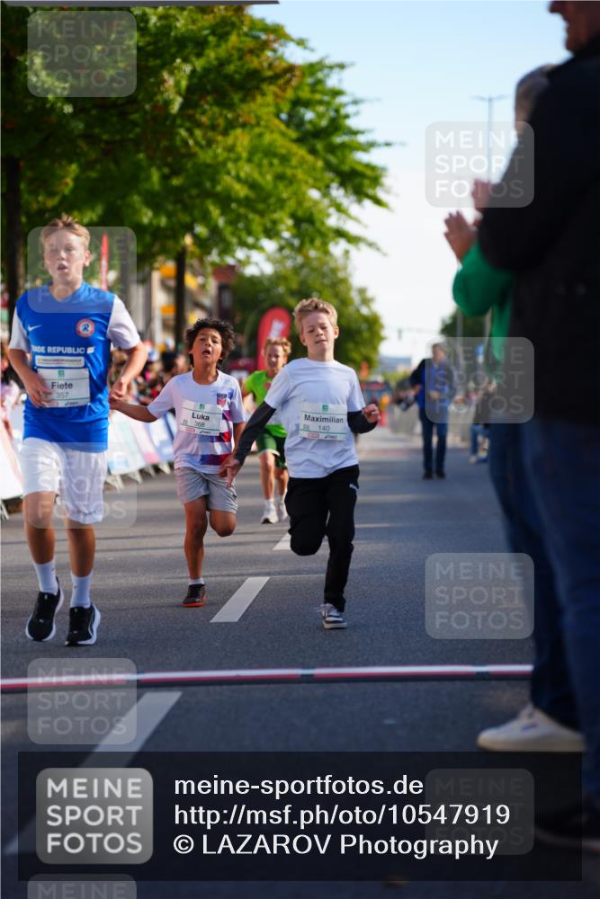 20.09.2026 - PSD Bank Halbmarathon LAZAROV Photography http://msf.ph/oto/10547919 20.09.2026 10:29:35 Ziel 102, 140, 228, 357, 368, 377, 434 meine-sportfotos.de
