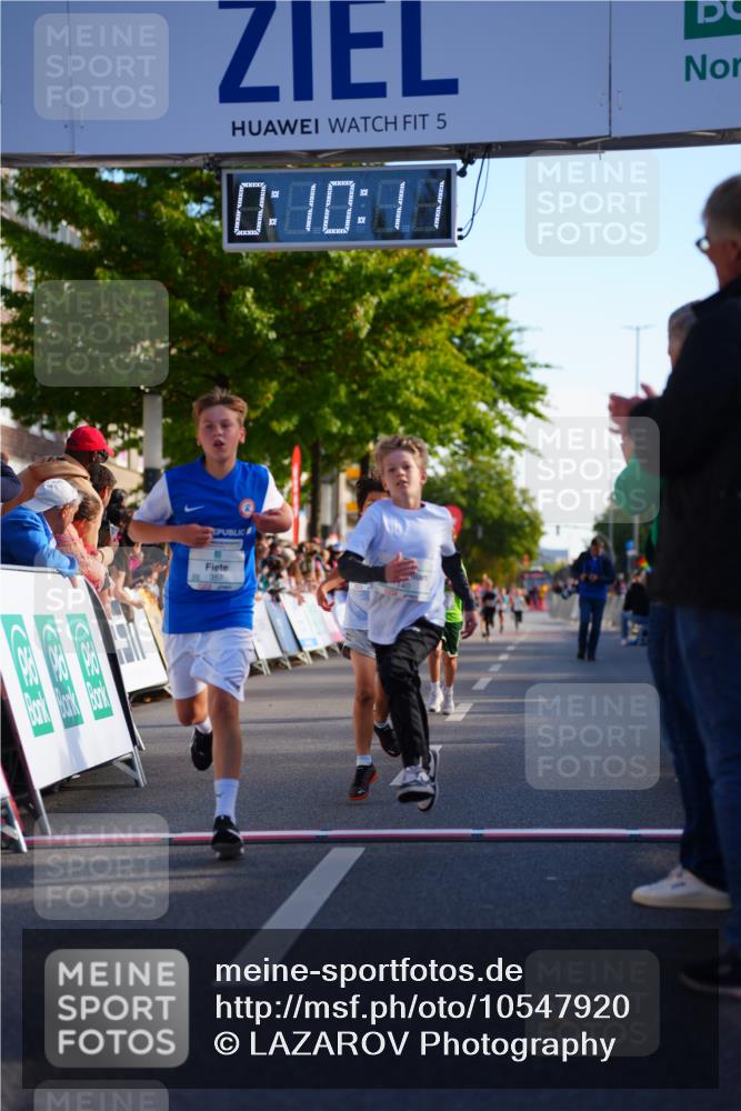 20.09.2026 - PSD Bank Halbmarathon LAZAROV Photography http://msf.ph/oto/10547920 20.09.2026 10:29:35 Ziel 102, 140, 228, 357, 368, 377, 434 meine-sportfotos.de