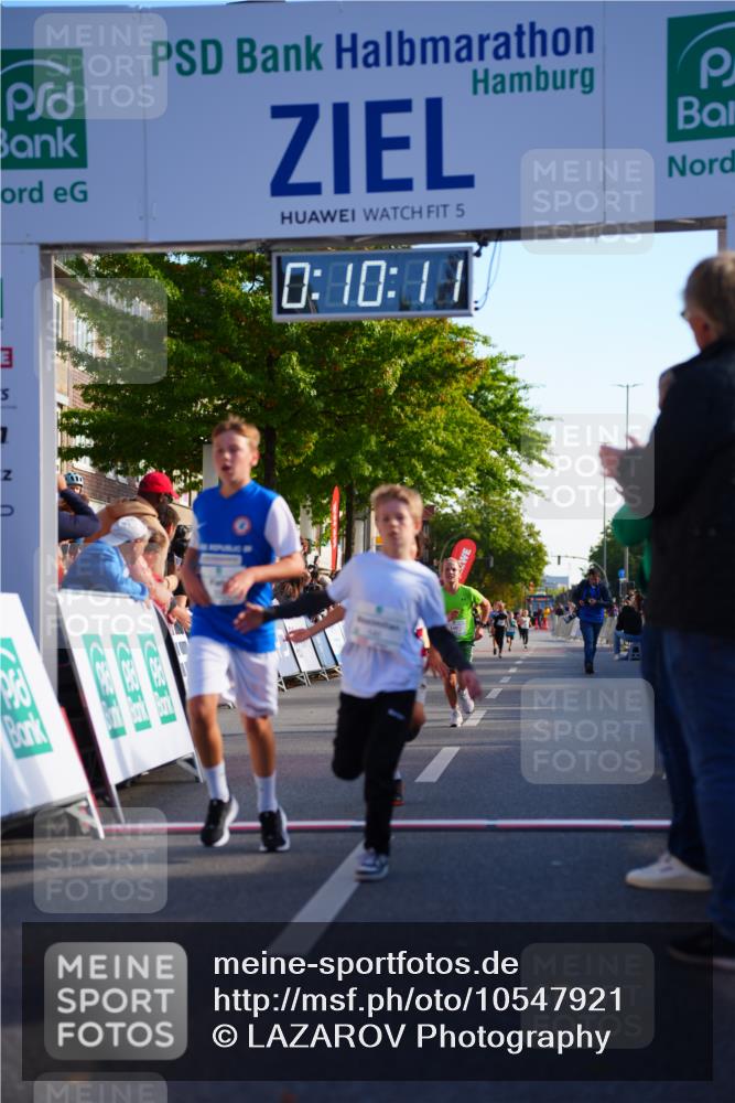 20.09.2026 - PSD Bank Halbmarathon LAZAROV Photography http://msf.ph/oto/10547921 20.09.2026 10:29:35 Ziel 102, 140, 228, 357, 368, 377, 434 meine-sportfotos.de