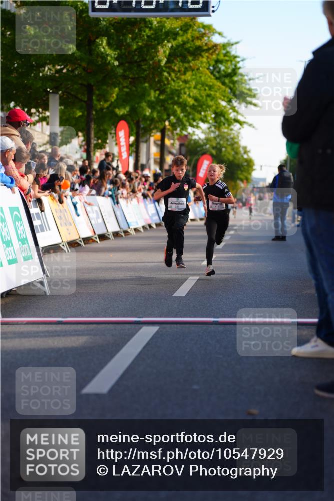 20.09.2026 - PSD Bank Halbmarathon LAZAROV Photography http://msf.ph/oto/10547929 20.09.2026 10:29:42 Ziel 140, 165, 231, 357, 368, 417, 434 meine-sportfotos.de