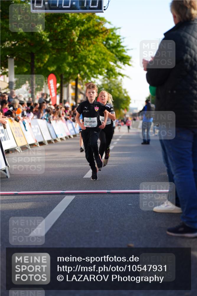 20.09.2026 - PSD Bank Halbmarathon LAZAROV Photography http://msf.ph/oto/10547931 20.09.2026 10:29:43 Ziel 165, 231, 368, 417, 434 meine-sportfotos.de