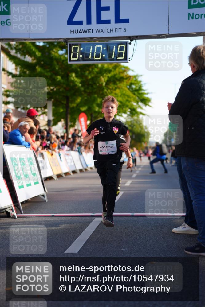 20.09.2026 - PSD Bank Halbmarathon LAZAROV Photography http://msf.ph/oto/10547934 20.09.2026 10:29:43 Ziel 165, 231, 368, 417, 434 meine-sportfotos.de