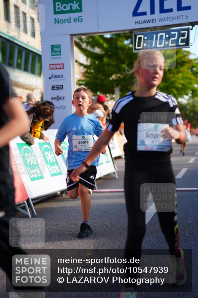 20.09.2026 - PSD Bank Halbmarathon LAZAROV Photography http://msf.ph/oto/10547939 20.09.2026 10:29:46 Ziel 165, 202, 231, 279, 417 meine-sportfotos.de