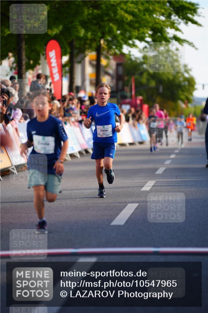 20.09.2026 - PSD Bank Halbmarathon LAZAROV Photography http://msf.ph/oto/10547965 20.09.2026 10:29:58 Ziel 112, 266, 279, 321 meine-sportfotos.de