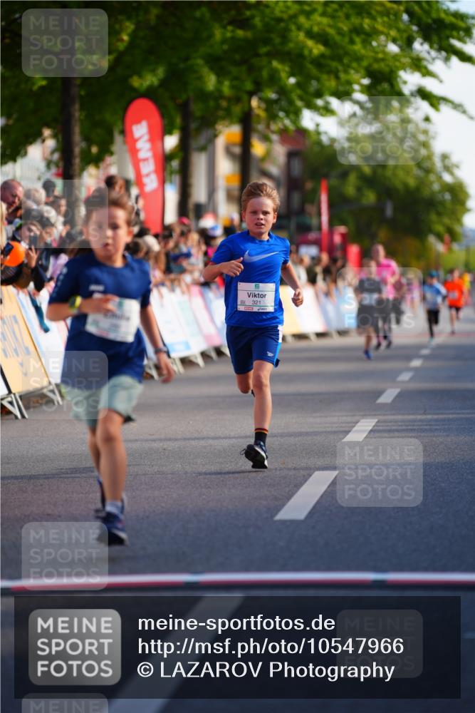 20.09.2026 - PSD Bank Halbmarathon LAZAROV Photography http://msf.ph/oto/10547966 20.09.2026 10:29:58 Ziel 112, 266, 279, 321 meine-sportfotos.de