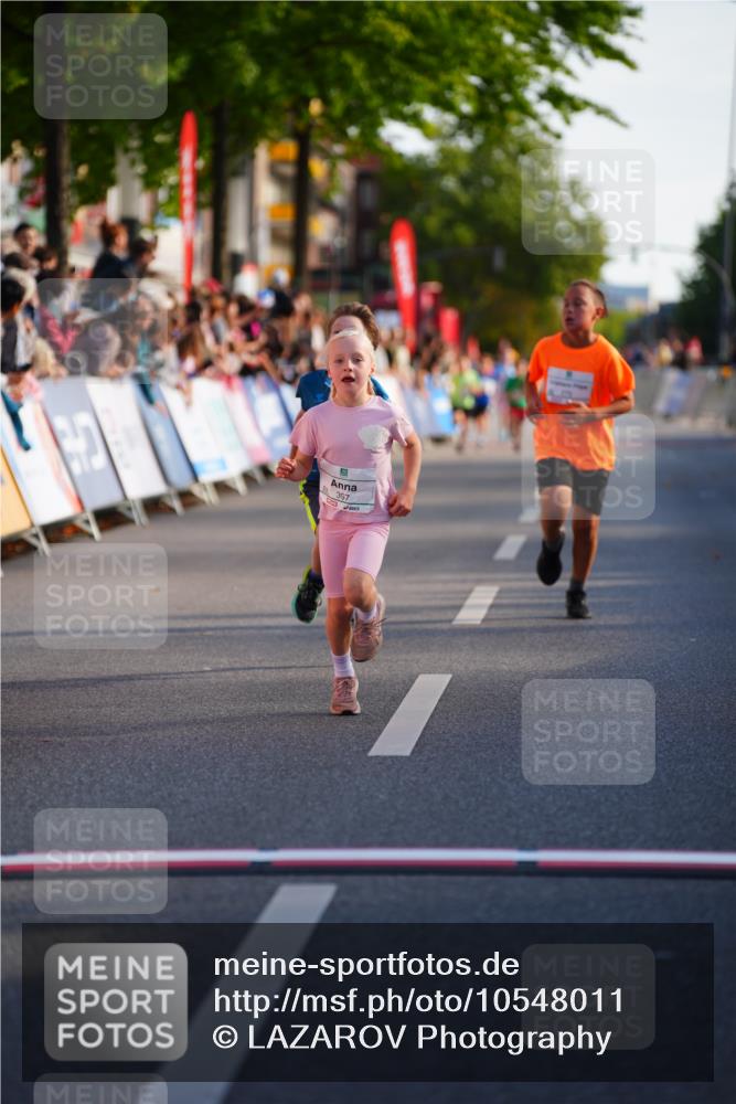 20.09.2026 - PSD Bank Halbmarathon LAZAROV Photography http://msf.ph/oto/10548011 20.09.2026 10:30:26 Ziel 110, 127, 275, 297, 397 meine-sportfotos.de