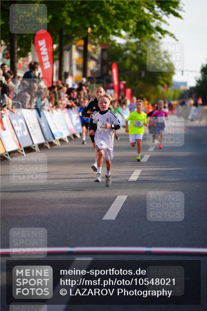 20.09.2026 - PSD Bank Halbmarathon LAZAROV Photography http://msf.ph/oto/10548021 20.09.2026 10:30:31 Ziel 110, 114, 127, 159, 160, 256, 275, 397 meine-sportfotos.de
