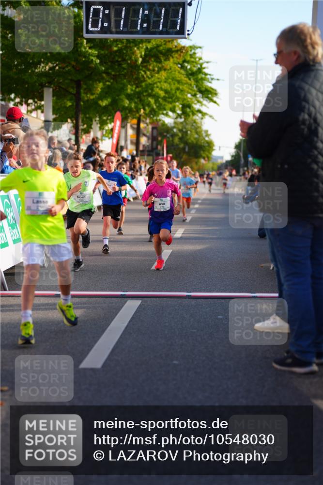 20.09.2026 - PSD Bank Halbmarathon LAZAROV Photography http://msf.ph/oto/10548030 20.09.2026 10:30:36 Ziel 114, 159, 160, 176, 256, 257, 319, 391, 408 meine-sportfotos.de