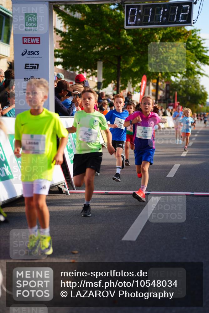 20.09.2026 - PSD Bank Halbmarathon LAZAROV Photography http://msf.ph/oto/10548034 20.09.2026 10:30:36 Ziel 114, 159, 160, 176, 256, 257, 319, 391, 408 meine-sportfotos.de