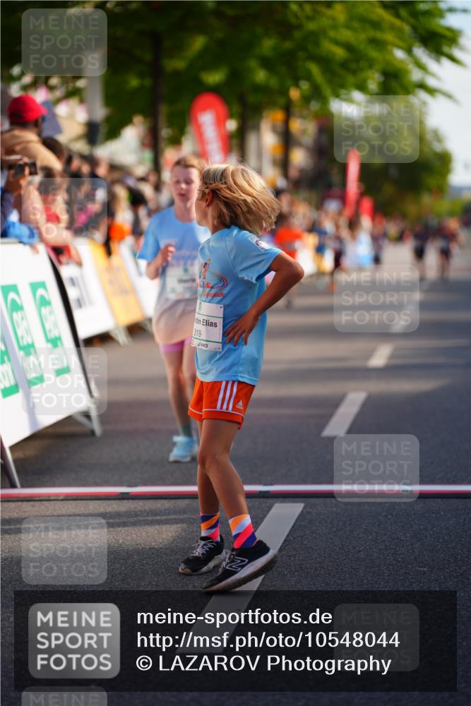 20.09.2026 - PSD Bank Halbmarathon LAZAROV Photography http://msf.ph/oto/10548044 20.09.2026 10:30:41 Ziel 159, 160, 176, 256, 257, 319, 340, 391, 408 meine-sportfotos.de
