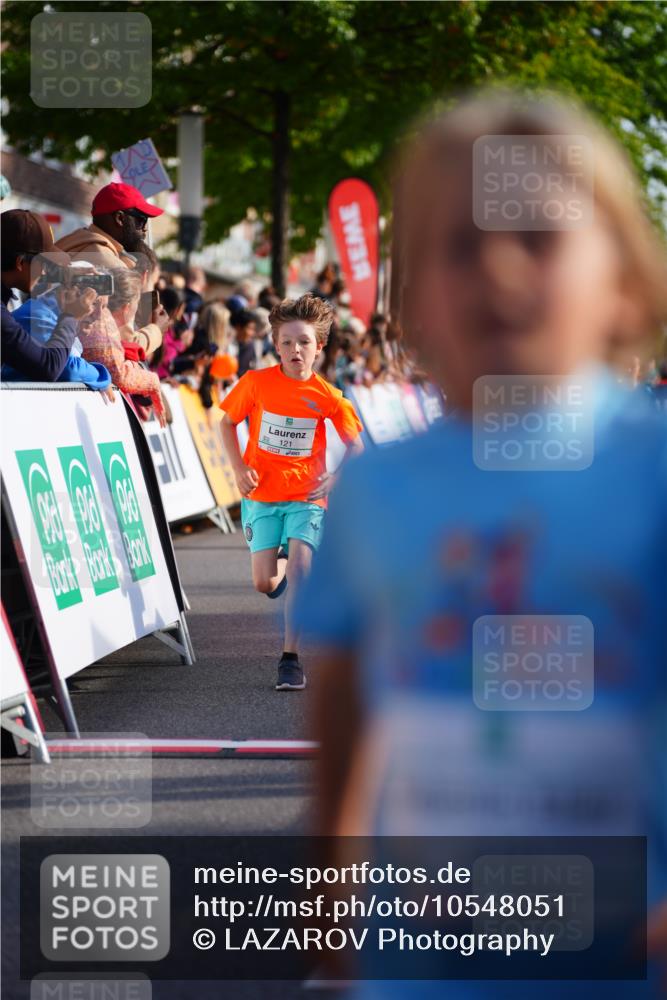 20.09.2026 - PSD Bank Halbmarathon LAZAROV Photography http://msf.ph/oto/10548051 20.09.2026 10:30:46 Ziel 121, 149, 319, 340, 355, 380, 438 meine-sportfotos.de