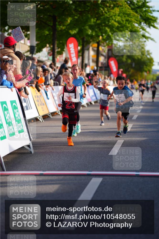20.09.2026 - PSD Bank Halbmarathon LAZAROV Photography http://msf.ph/oto/10548055 20.09.2026 10:30:48 Ziel 121, 149, 340, 347, 355, 380, 438 meine-sportfotos.de