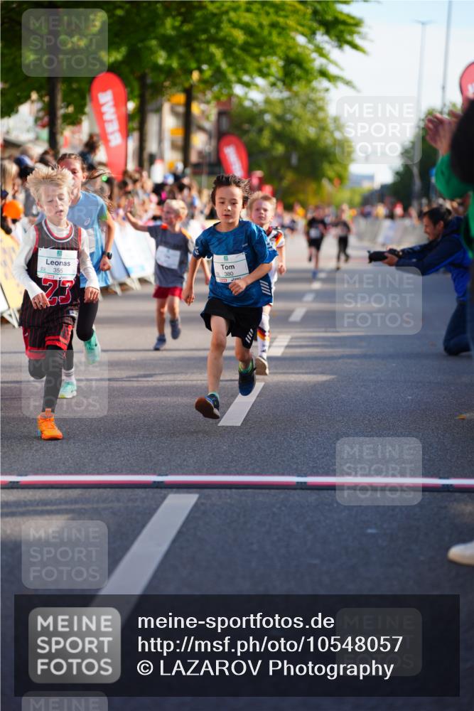 20.09.2026 - PSD Bank Halbmarathon LAZAROV Photography http://msf.ph/oto/10548057 20.09.2026 10:30:49 Ziel 121, 149, 340, 347, 355, 380, 438 meine-sportfotos.de