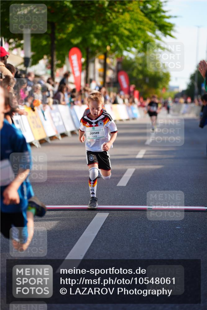20.09.2026 - PSD Bank Halbmarathon LAZAROV Photography http://msf.ph/oto/10548061 20.09.2026 10:30:51 Ziel 121, 149, 347, 355, 380, 438 meine-sportfotos.de