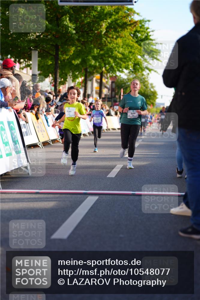 20.09.2026 - PSD Bank Halbmarathon LAZAROV Photography http://msf.ph/oto/10548077 20.09.2026 10:31:05 Ziel 388, 422, 430, 435, 436 meine-sportfotos.de